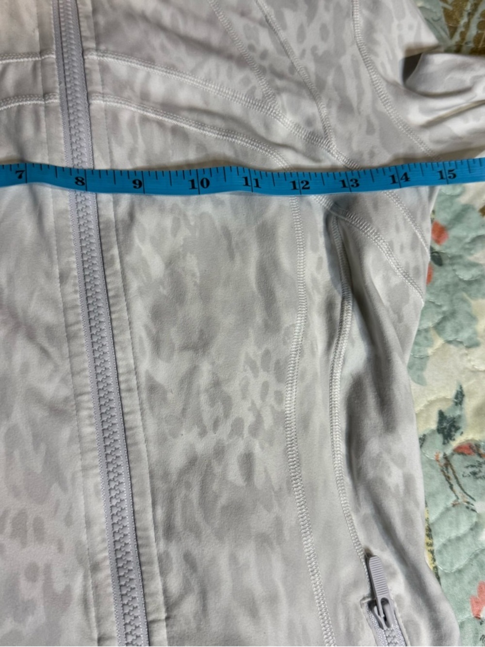 Lululemon Define Jacket *Nulu Contour Spot White Multi Sporty Outdoor 4 Pilates - Picture 11 of 13